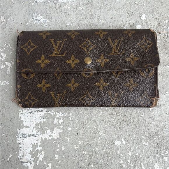 Vintage Louis Vuitton long wallet - Picture 1 of 11